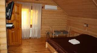 Гостиница Medved Ялта Двухместный номер с 1 кроватью и собственной ванной комнатой-2